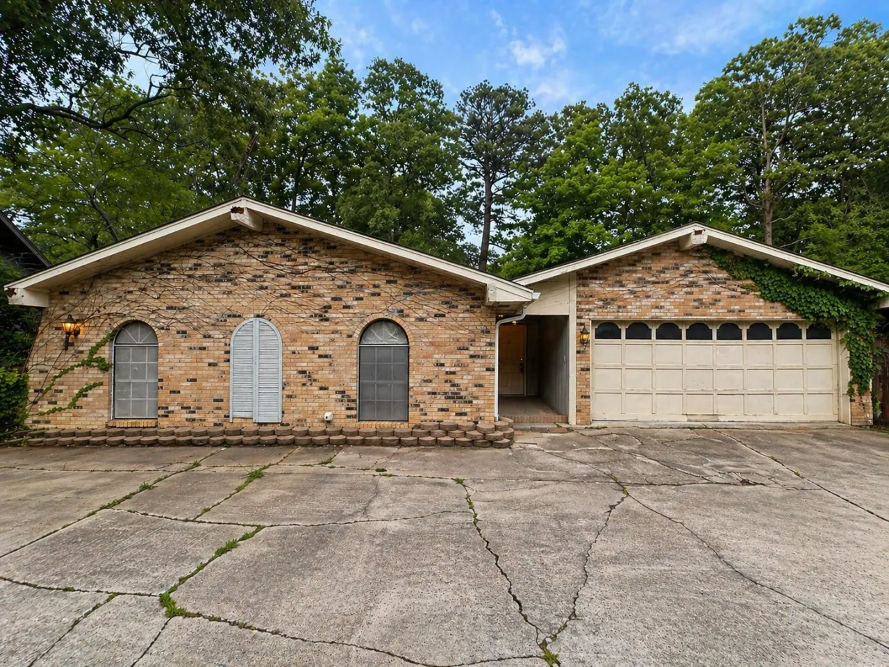 Arched Brick before renovation
